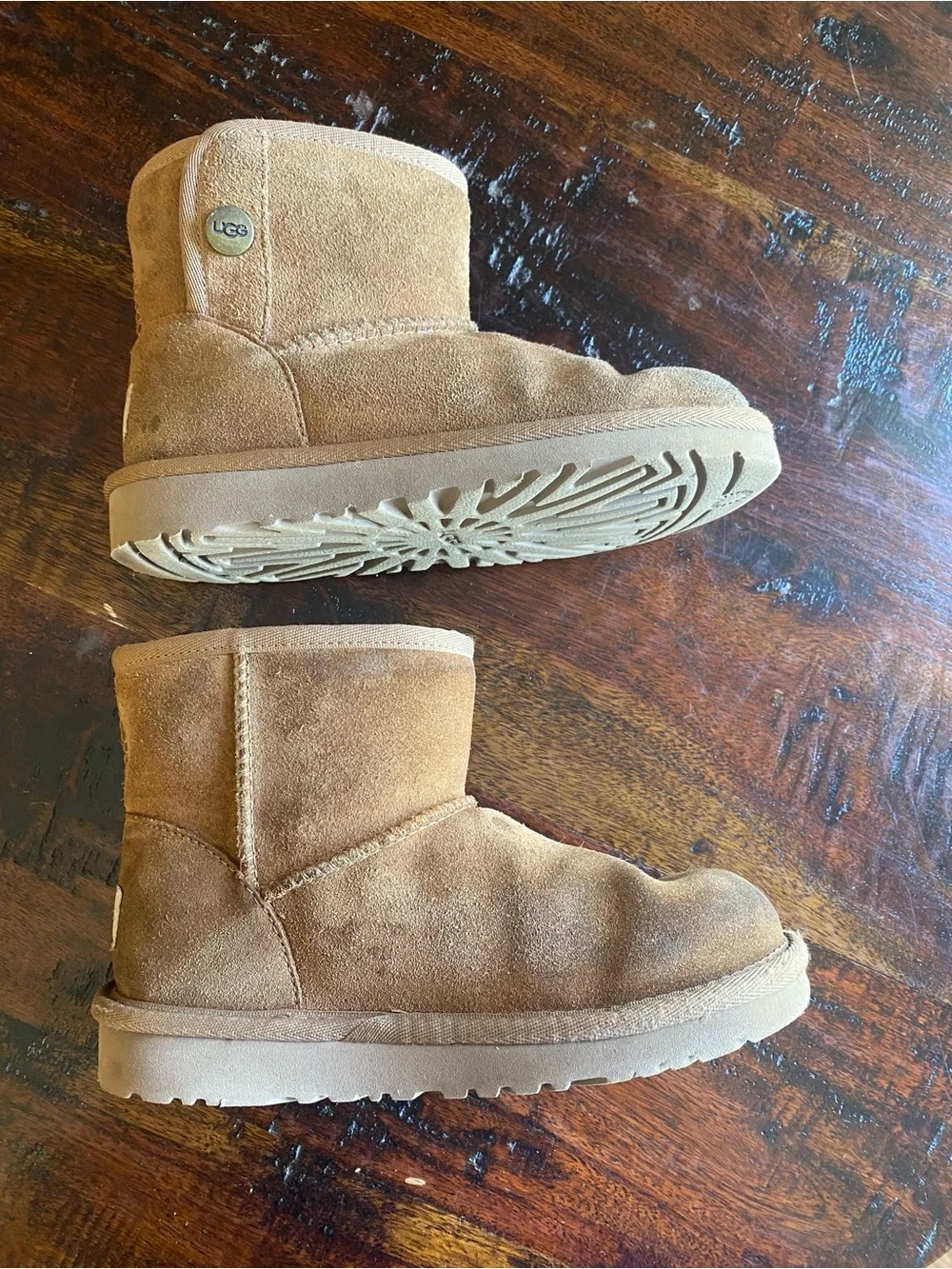UGG girls Mini Boot Suede Ankle Boots in Chestnut size 13 kids sheepskin